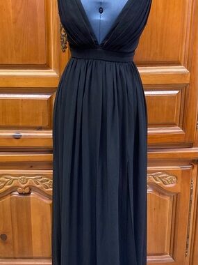 Lulu's Black V-Neck Pleated Maxi Dress